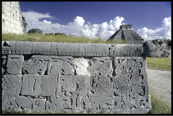 Chichen Serpent Relief Castillo